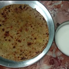 A picture of Aloo paratha.