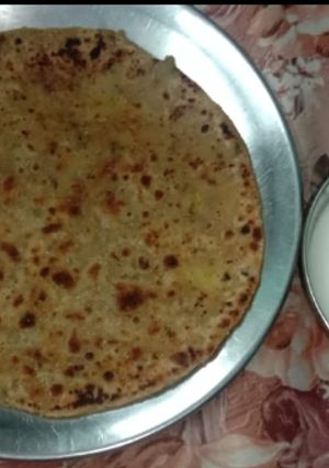 A picture of Aloo paratha.