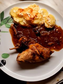 Kaninchenschenkel in Stoofvlees Sauce Rezepthauptbild