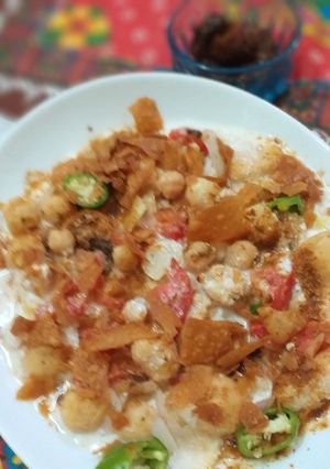 A picture of Dahi bhala chana chaat.