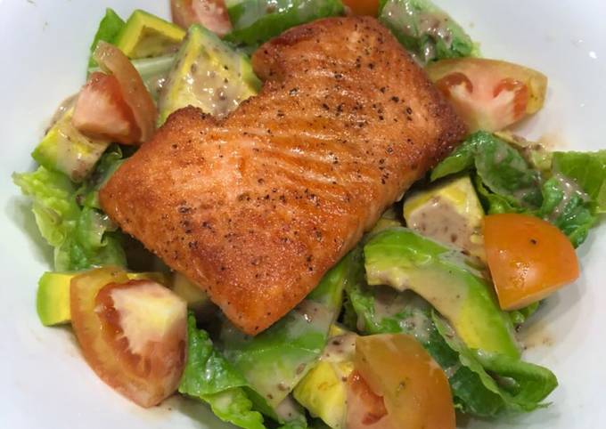 Pan seared salmon salad foto resep utama