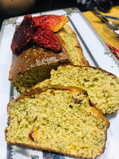 Una foto de Pan de cebolla y tomates secos 🧅♥️
