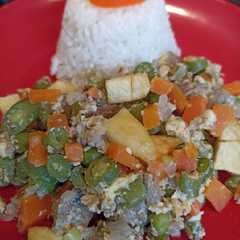 Una foto de Fricasé de Carne con Vainitas, Arvejas, Zanahoria y Papas Fritas