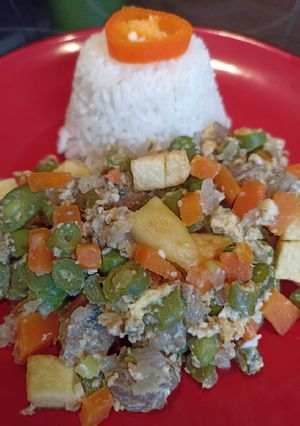 Una foto de Fricasé de Carne con Vainitas, Arvejas, Zanahoria y Papas Fritas