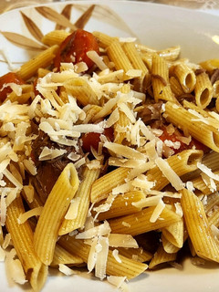 Una foto de Pasta con carrilleras, reducido de su salsa y parmesano rallado
