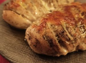 Foto principal de Pechugas de pollo estilo hasselback con queso