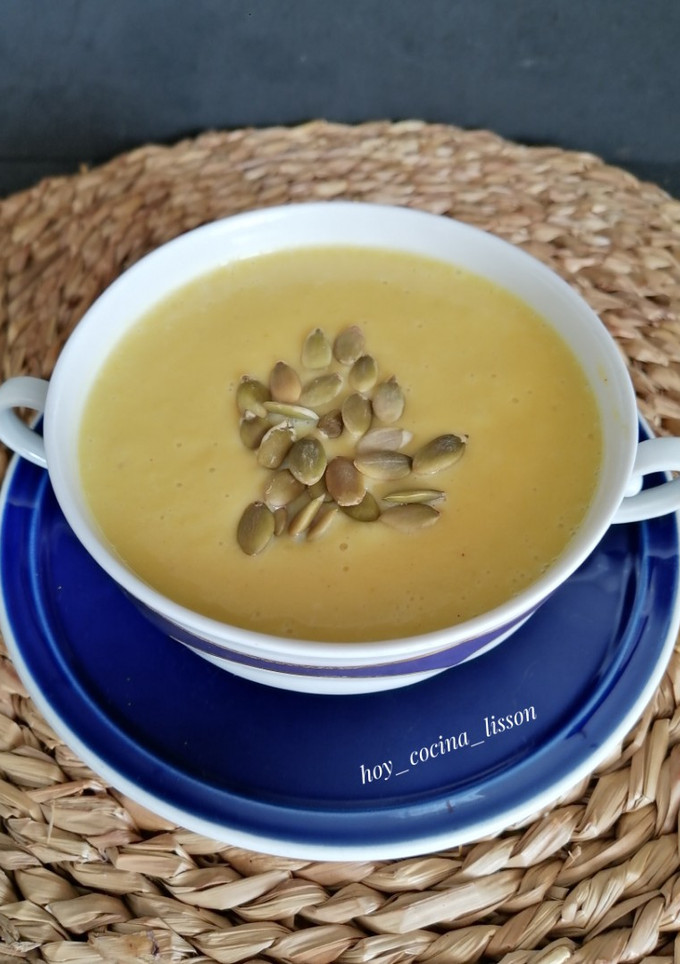 Una foto de Crema de calabaza con manzana y curry