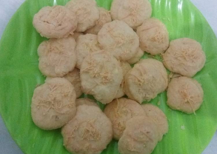 step by step Menyiapkan Kue kering sagu keju Anti Gagal