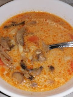 Gombaleves reszelt tésztával 🍄 recept fotója