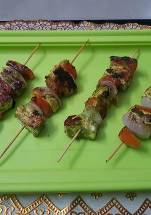 A picture of Paneer hariyali tikka.