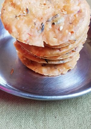 A picture of Kasuri methi Masala puri.