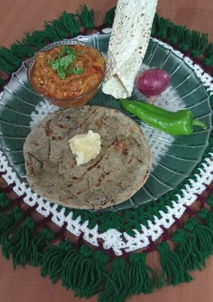 ઓળો અને રોટલો (Oro Rotlo Recipe In Gujarati) રેસીપી મુખ્ય ફોટો