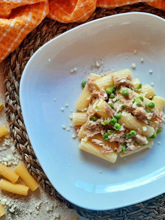 Foto di Tortiglioni tonno e piselli