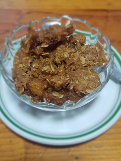 Una foto de Crumble de piña