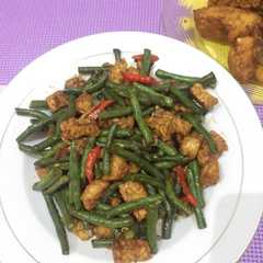 รูปของ Menu sahur Oseng kacang panjang tempe #bikinramadanberkesan