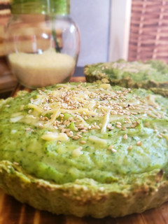 Una foto de Tarta de puré verde con base de Brócoli💚sin harina