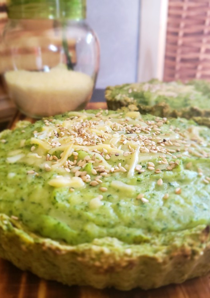 Una foto de Tarta de puré verde con base de Brócoli💚sin harina