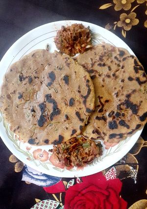 बाजरे के आटे का कुरकुरा नमकीन थेपला रेसिपी मुख्य फोटो