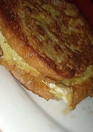 صورة لوصفة بيض مع توست مع جبنه مع سنيورة