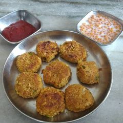 A picture of Leftover rice and chapatis tikki.