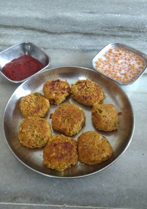 A picture of Leftover rice and chapatis tikki.