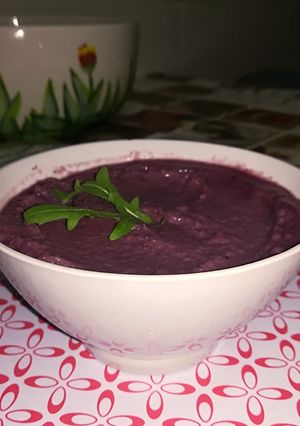 Una foto de Crema de lombarda con hinojo y sidra