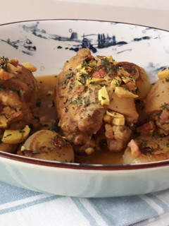Una foto de Muslos de pollo rellenos
