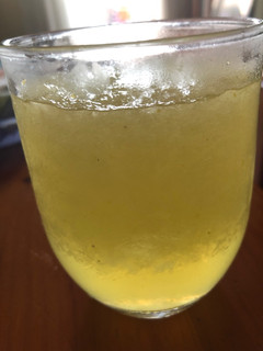 Una foto de 83. Agua limón (almuerzo/ merienda)