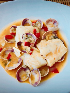 Una foto de Bacalao en salsa con almejas al limón
