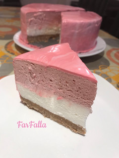 صورة لوصفة تورتة موس الفراولة 🍓 والشوكولاتة البيضاء