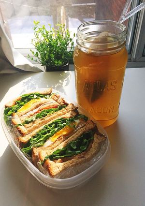 Hình của món Sandwich trứng, bacon và trà ngô 🌽🌽.