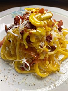 Una foto de Pasta carbonara sin nata