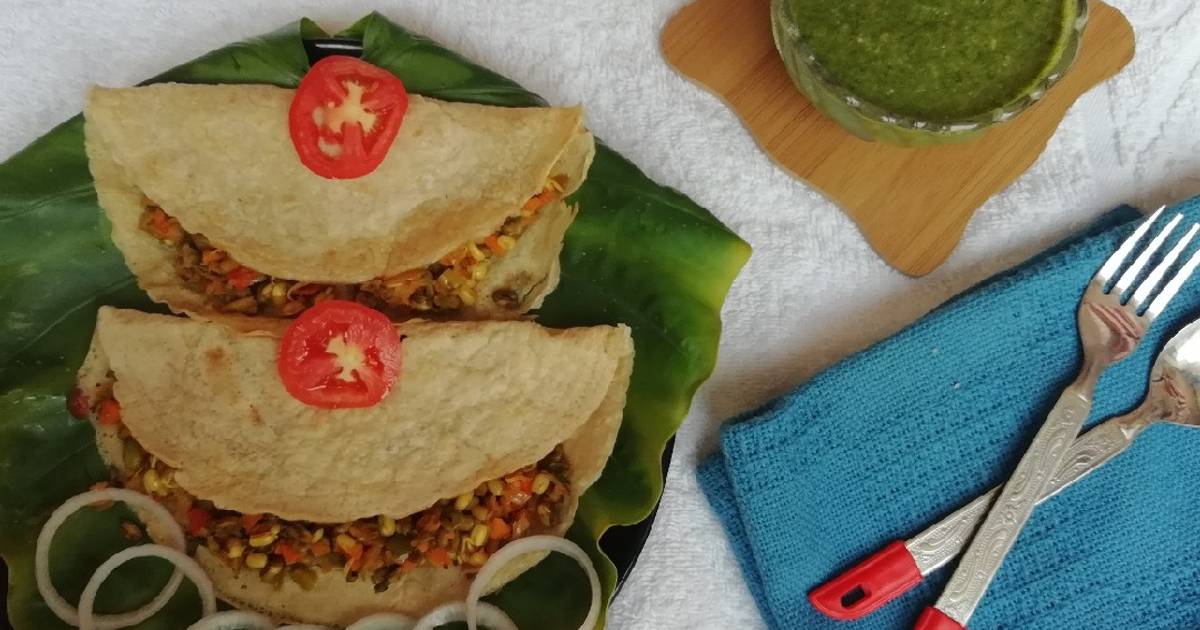 Urad dal oats dosa with sprouts filling Recipe by Urvashi Belani Cookpad