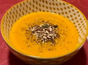 Foto principal de Puré de zanahoria, calabaza, calabacín y patatas con jengibre en polvo en mambo Cecotec