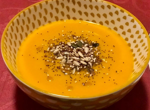 Foto principal de Puré de zanahoria, calabaza, calabacín y patatas con jengibre en polvo en mambo Cecotec