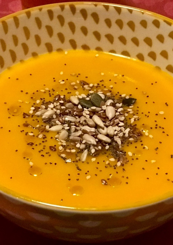 Una foto de Puré de zanahoria, calabaza, calabacín y patatas con jengibre en polvo en mambo Cecotec