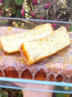 Una foto de Budín de limón y amapolas sin TACC