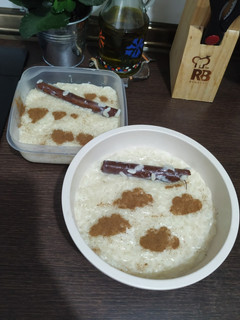 Una foto de Arroz con leche 🍚🥛🍋