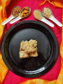 मेवा पाक (mewa paak recipe in Hindi) रेसिपी मुख्य फोटो