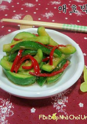 Hình của món Bí Ngòi Xào 애호박볶음.