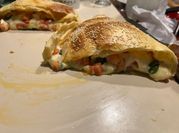 Una foto de calzone con dambo