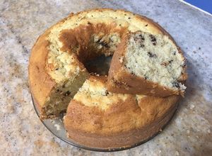 Una foto de Bizcochuelo esponjoso con trozos de chocolate- 1/2 receta-