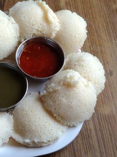 रवा इडली (rava idli recipe in Hindi) रेसिपी मुख्य फोटो