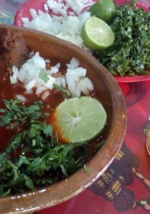 Una foto de Birria de res estilo Jalisco