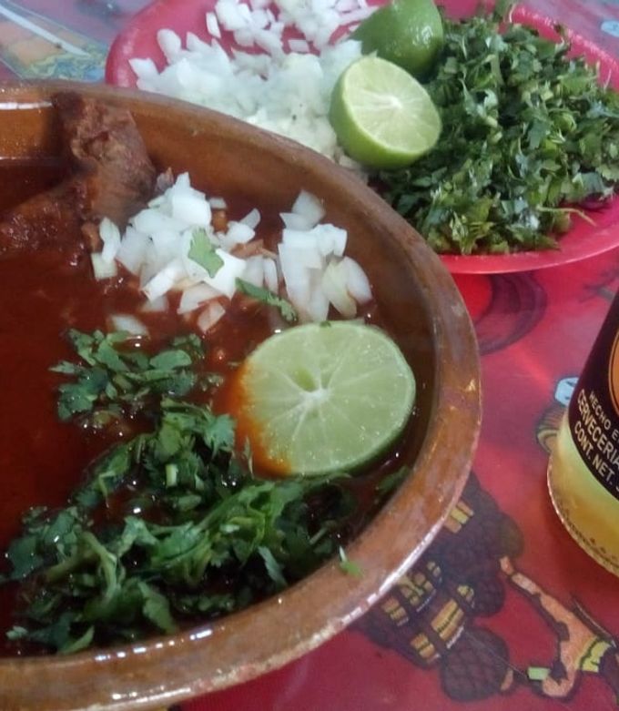 Una foto de Birria de res estilo Jalisco