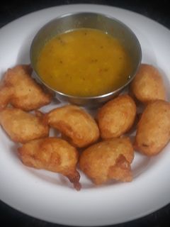 उडीद वडा (udid vada recipe in marathi) रेसिपी चे मुख्य फोटो 