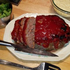 A picture of Meatloaf "juicy".