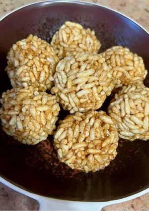 A picture of Puffed Rice { Murmura } Ladoo.