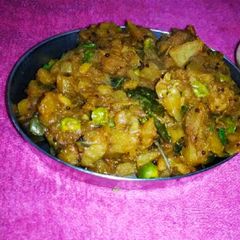 A picture of Potato green peas curry.