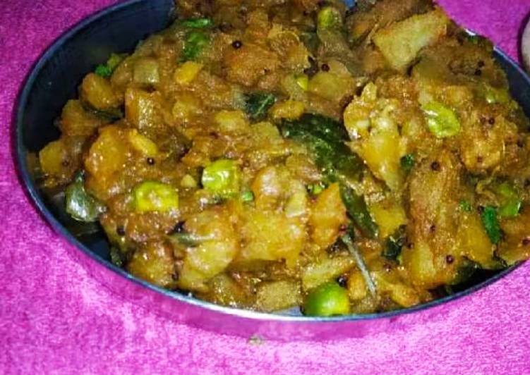 Potato green peas curry
